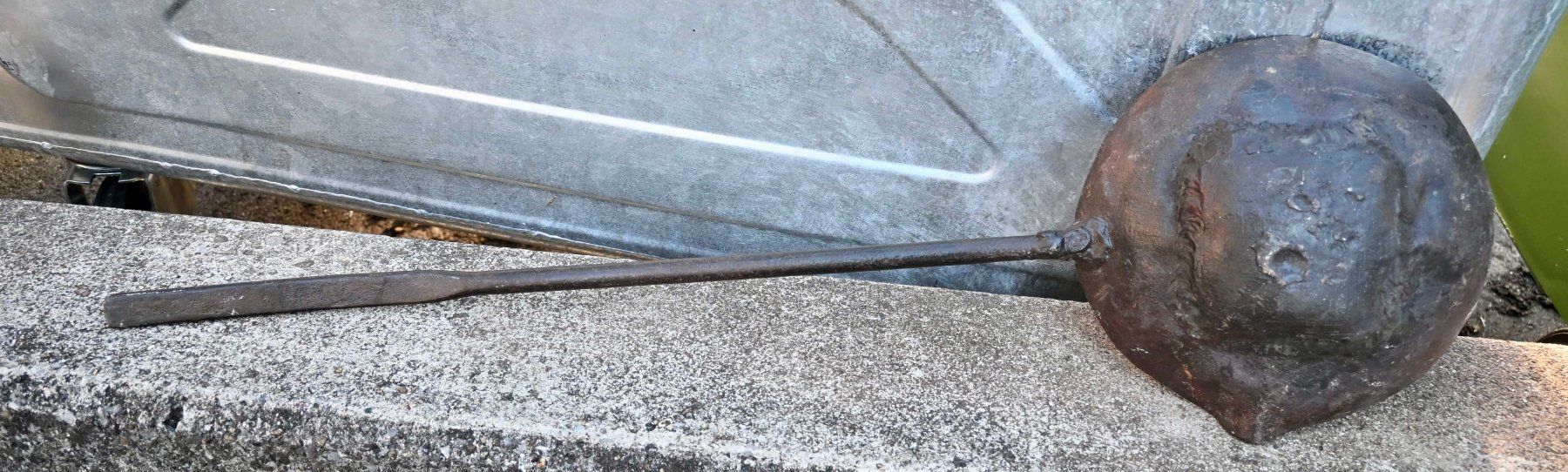 Tous les outils: antike massive Giesskelle L 79.5cm  DM 22cm – D'occasion à Pfaffhausen par mono_rec 2