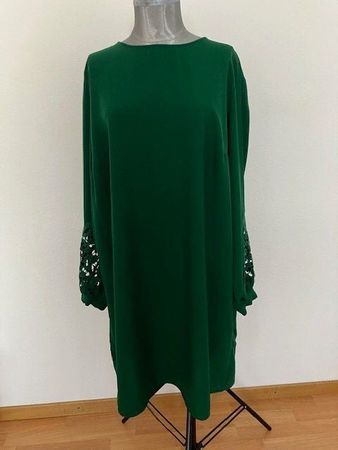 Robe vert sapin avec manches en dentelle -T 52