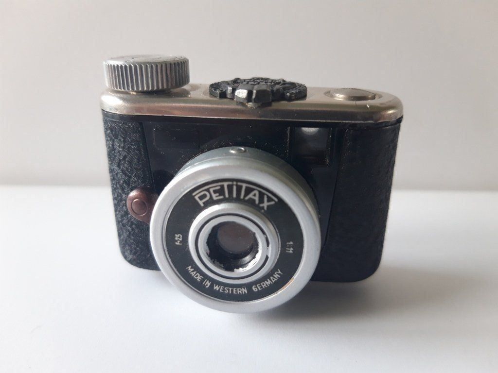 Fotocamera: Miniatur-Kamera Petitax – Usato da Küssnacht am Rigi venduto da blacky1