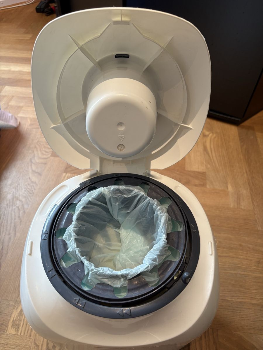 Tommee Tippee Abfalleimer: Tommee Tippee Sangenic Windeleimer - Top Zustand! – Gebraucht aus Zürich von EliSieg 1