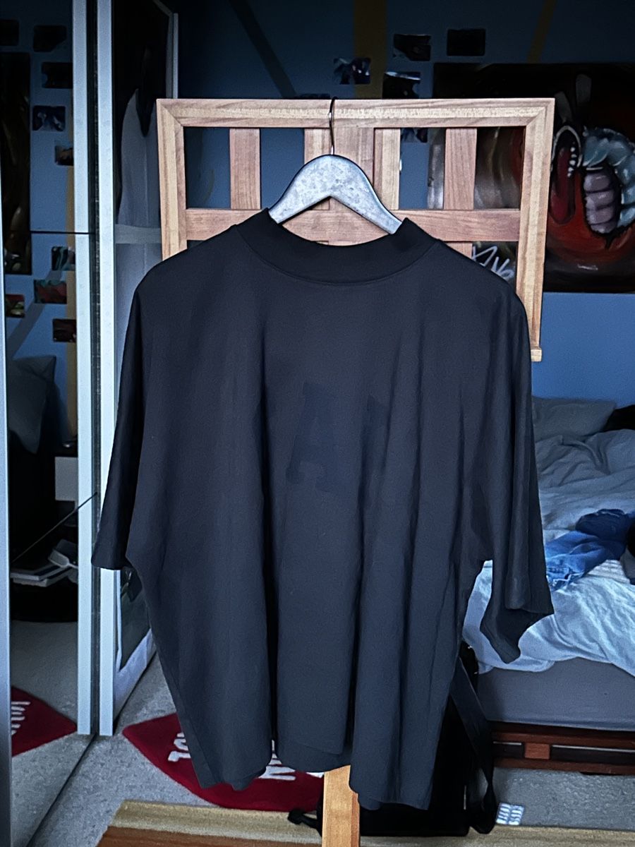 Gap T-shirt: Yeezy x GAP T-Shirt  – Usato da Villars-Burquin venduto da Iliasso
