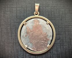 Helvetia-Anhänger, (Silber 800) teilvergoldet