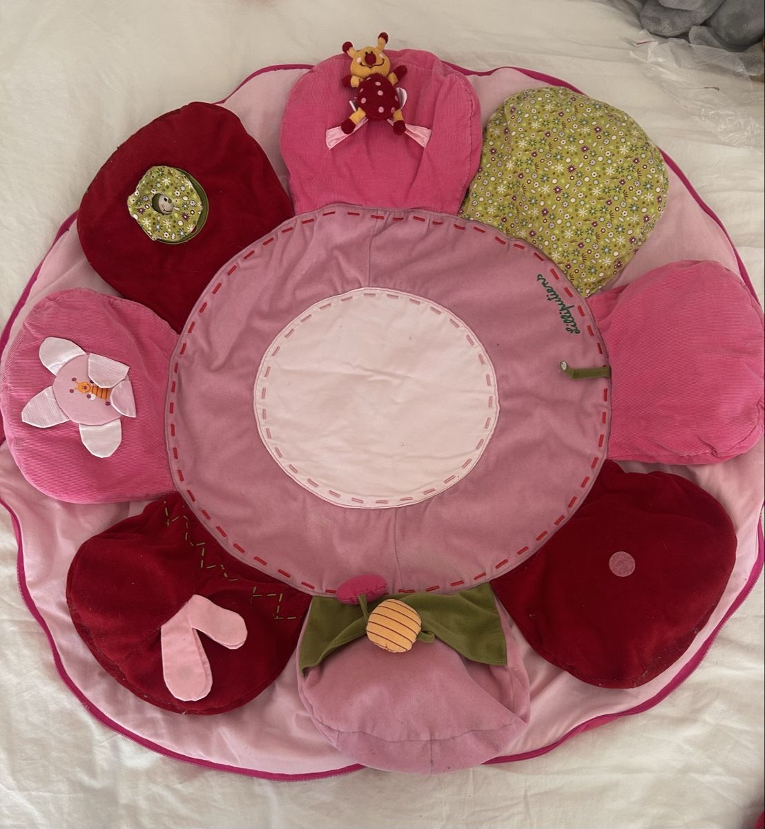 Tappeto da gioco: Tapis d'éveil rose en forme de fleur – Usato da St-Prex venduto da mar_f6t6