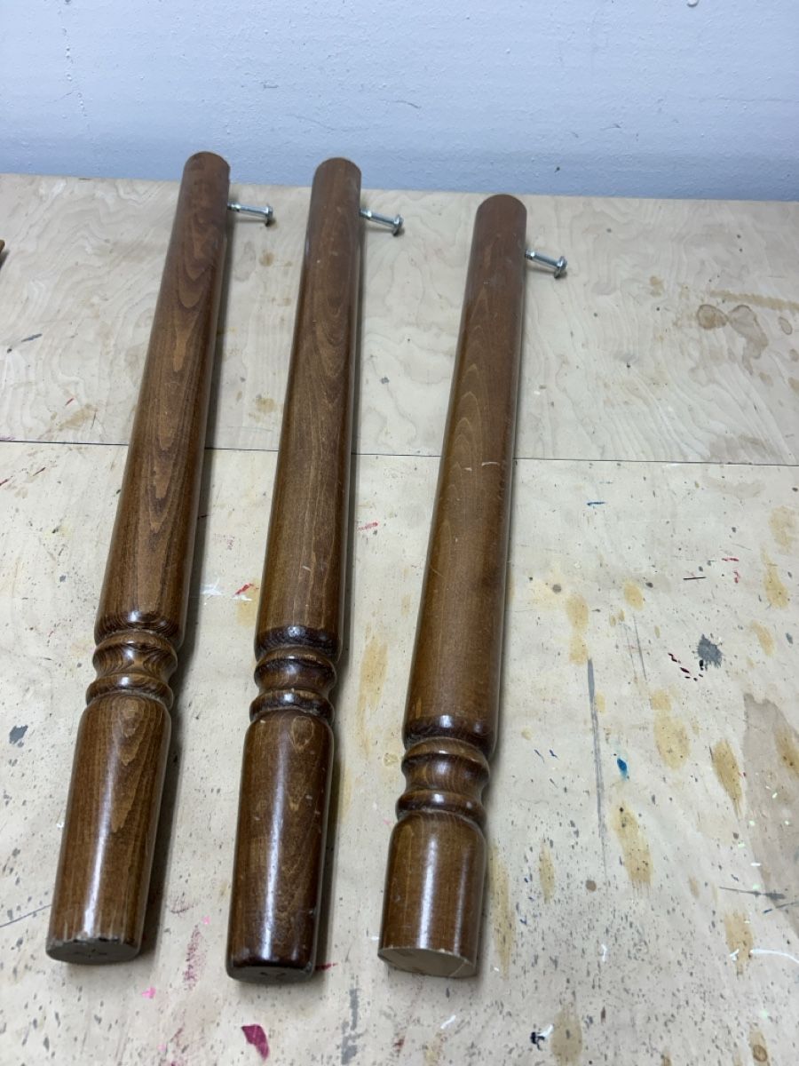 Autre mobilier: 3 Holzbeine, Tischbeine – D'occasion à Uster par Stromboli7