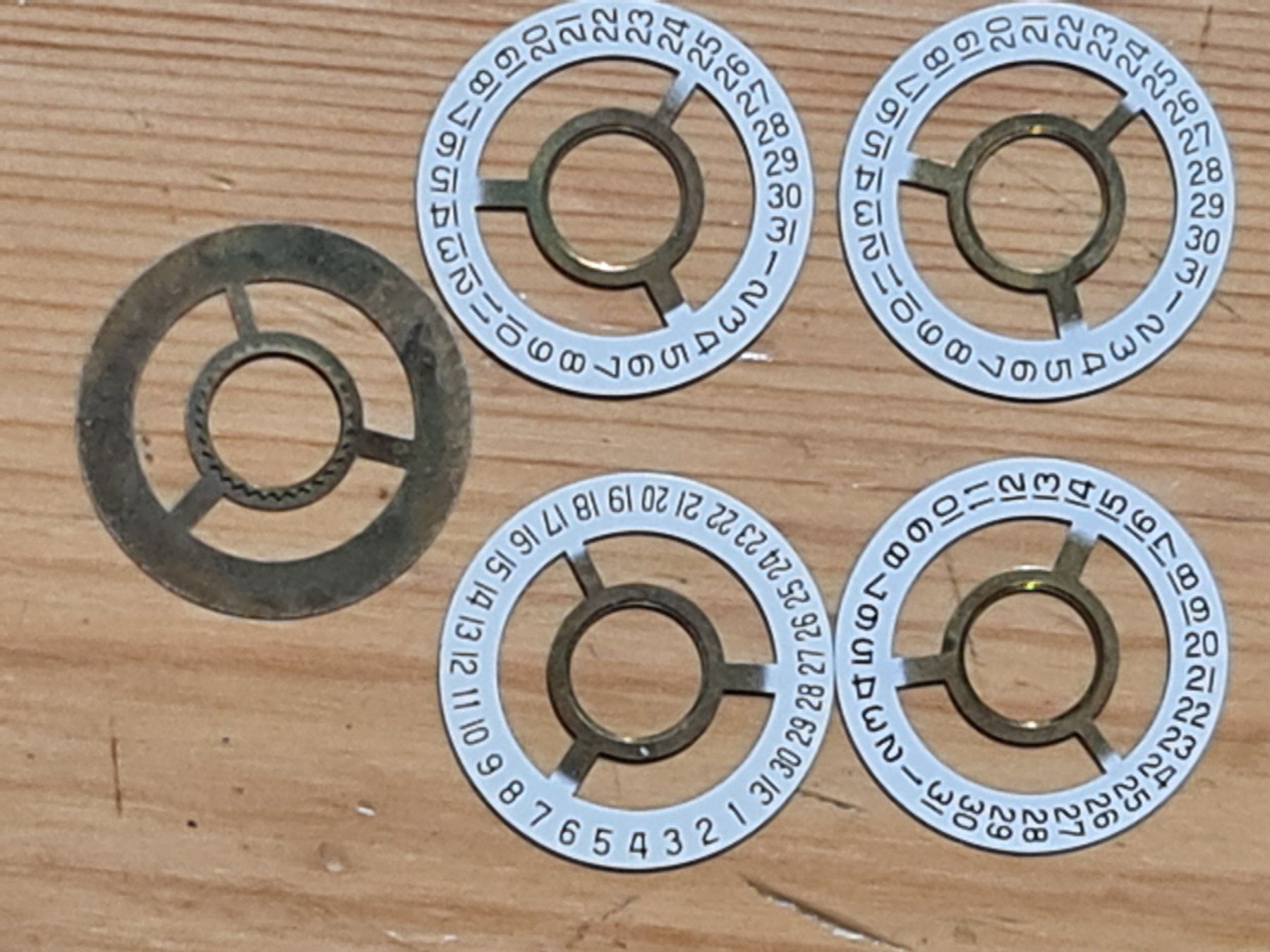 Orologi: Datumscheibe D = 23.2 mm – Nuovo (secondo la descrizione) da Winterthur venduto da Hai6