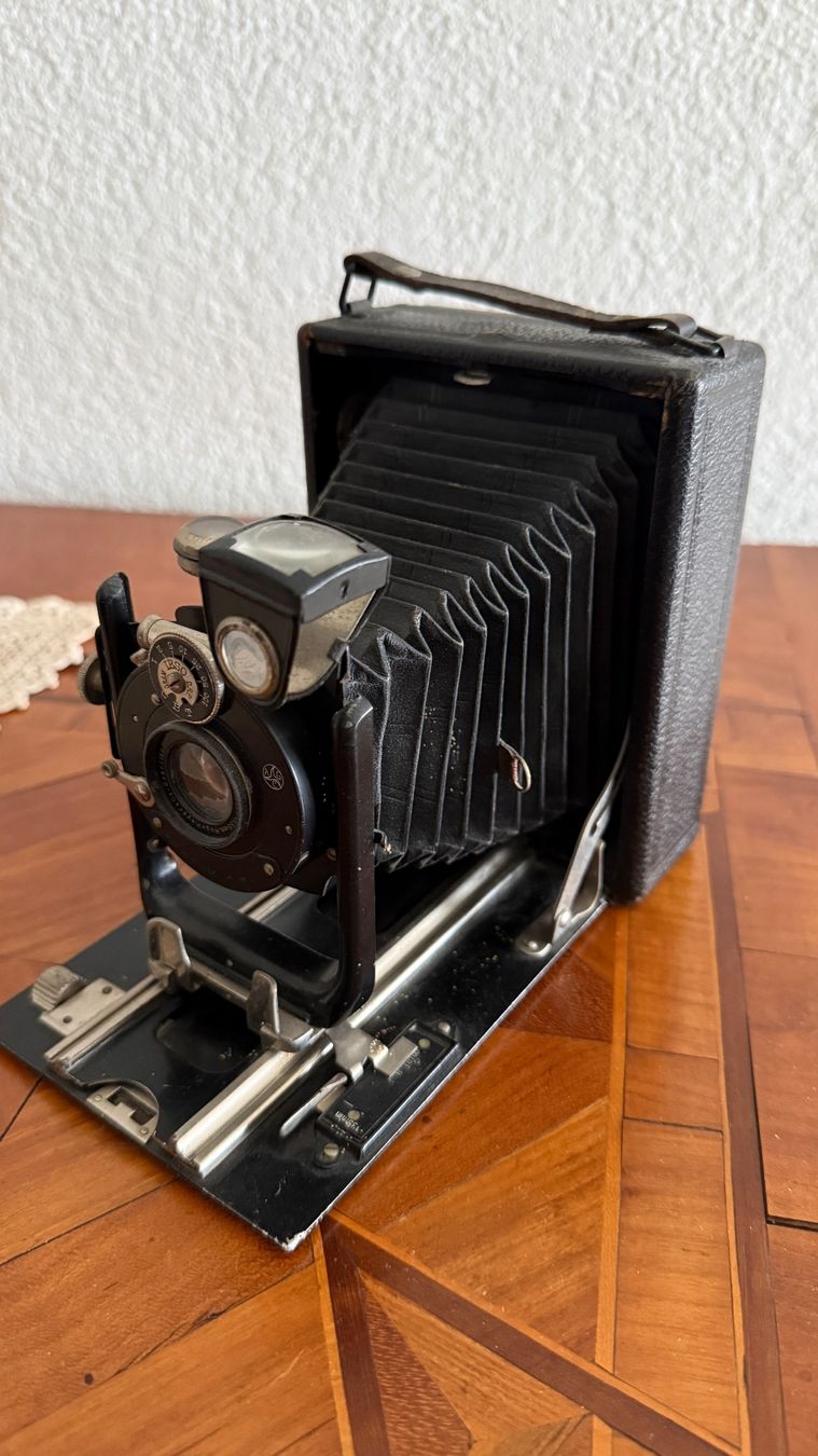 Fotocamera: Balgenkamera, antik, Hugo Meyer, Görlitz – Usato da Gersau venduto da Schoggifan1