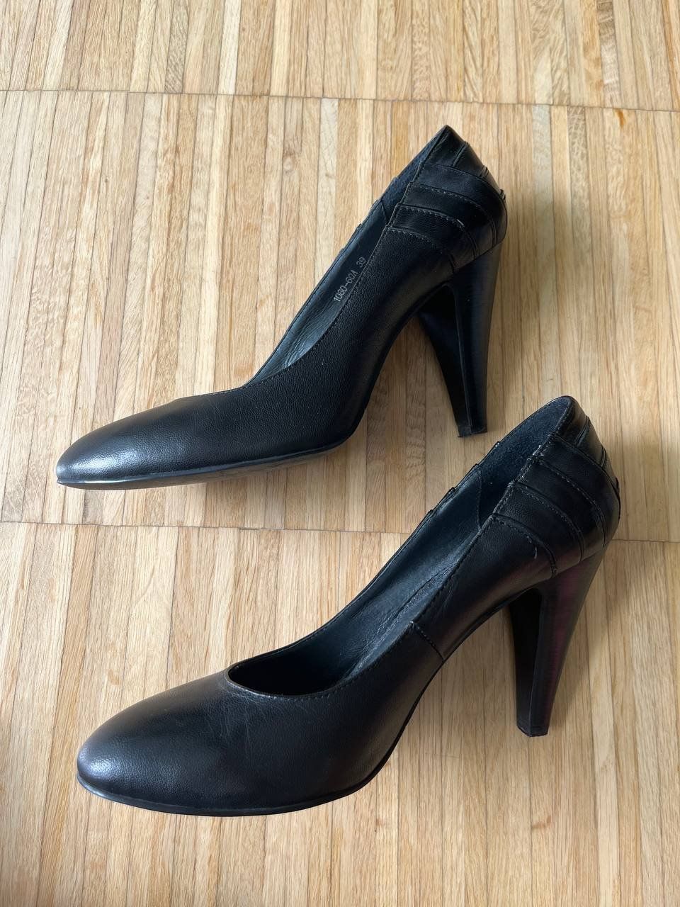 Scarpe da donna: Schwarze Leder Pumps, Grösse 39 – Usato da Schlieren venduto da con_hdp9 3