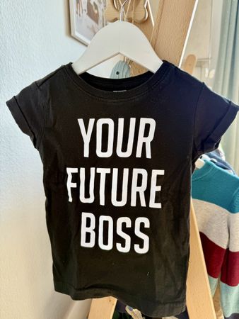 Schwarzes T-Shirt "Your Future Boss", Gr. 92, Top Zustand!