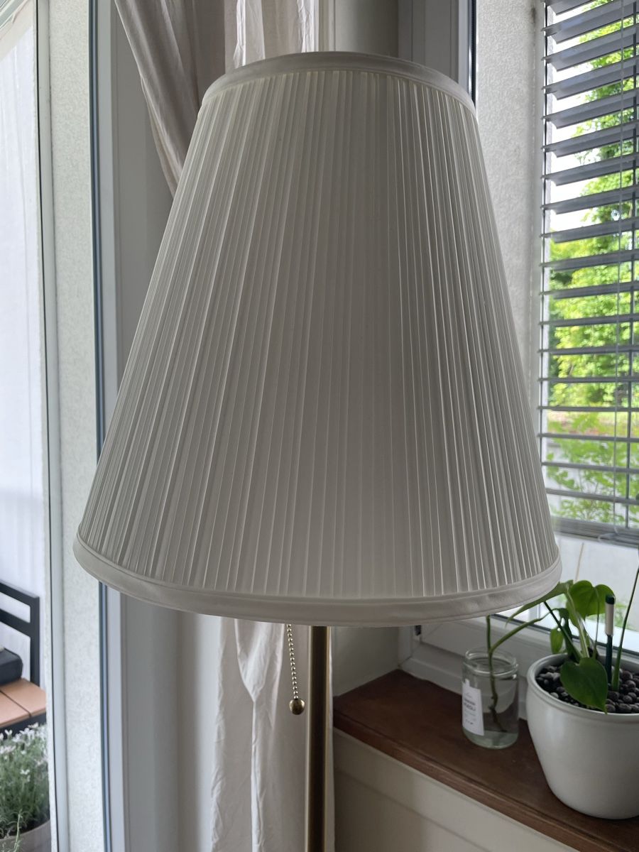 Ikea Lampade: Stehlampe ÄRSTID Messing/Weiss – Usato da Olten venduto da ann_8ghr 1