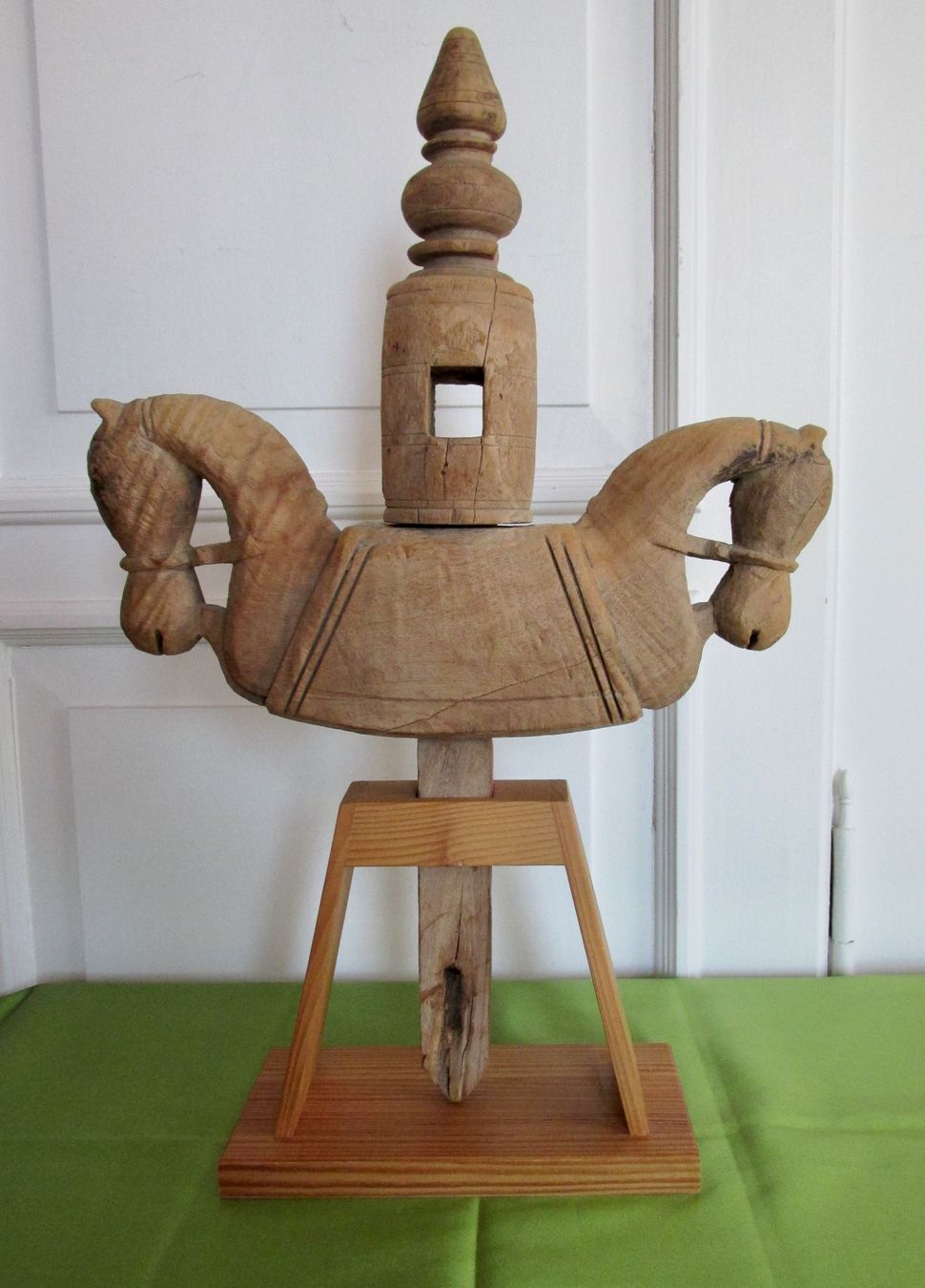 Sculture & Statue: Geschnitzte Holzfigur: stilisierte Pferdefigur – Usato da Winterthur venduto da mat_q5d5