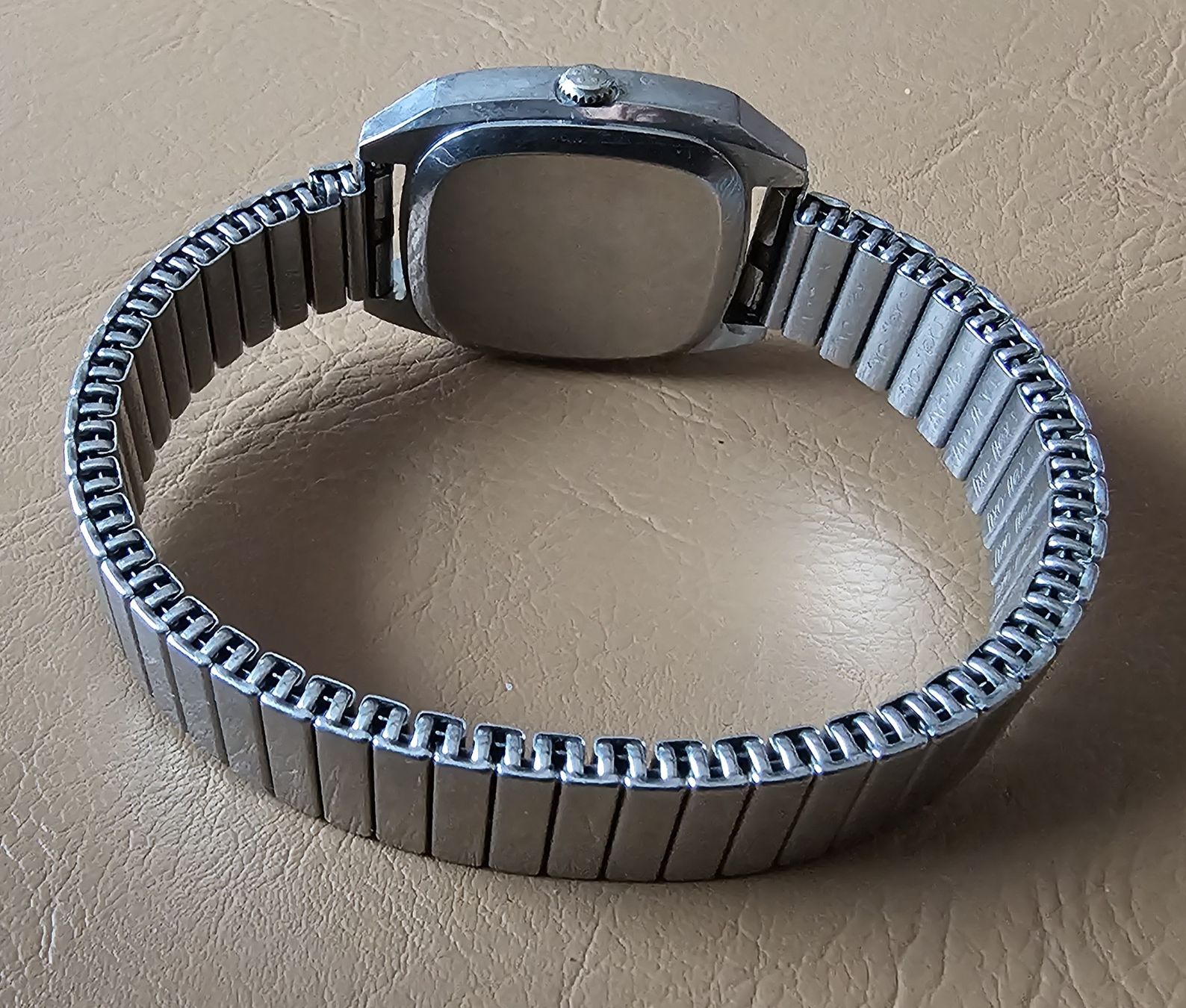 Eterna Orologi: Eterna Selection Quartz elegante Damenuhr  – Usato da Speicher venduto da Lemore 5