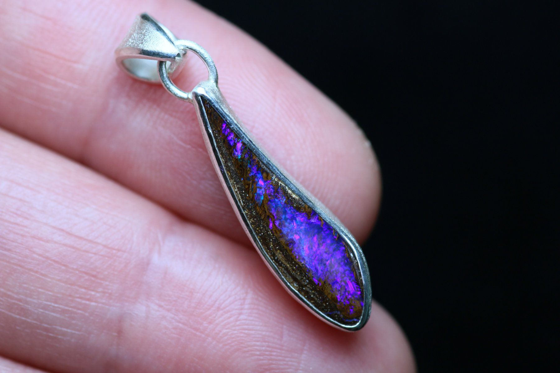 Ciondoli: AURORA ELECTRA Silberanhänger mit australischem Boulder Opal – Nuovo e nell'imballaggio originale da Bern venduto da OSONO.Design 5