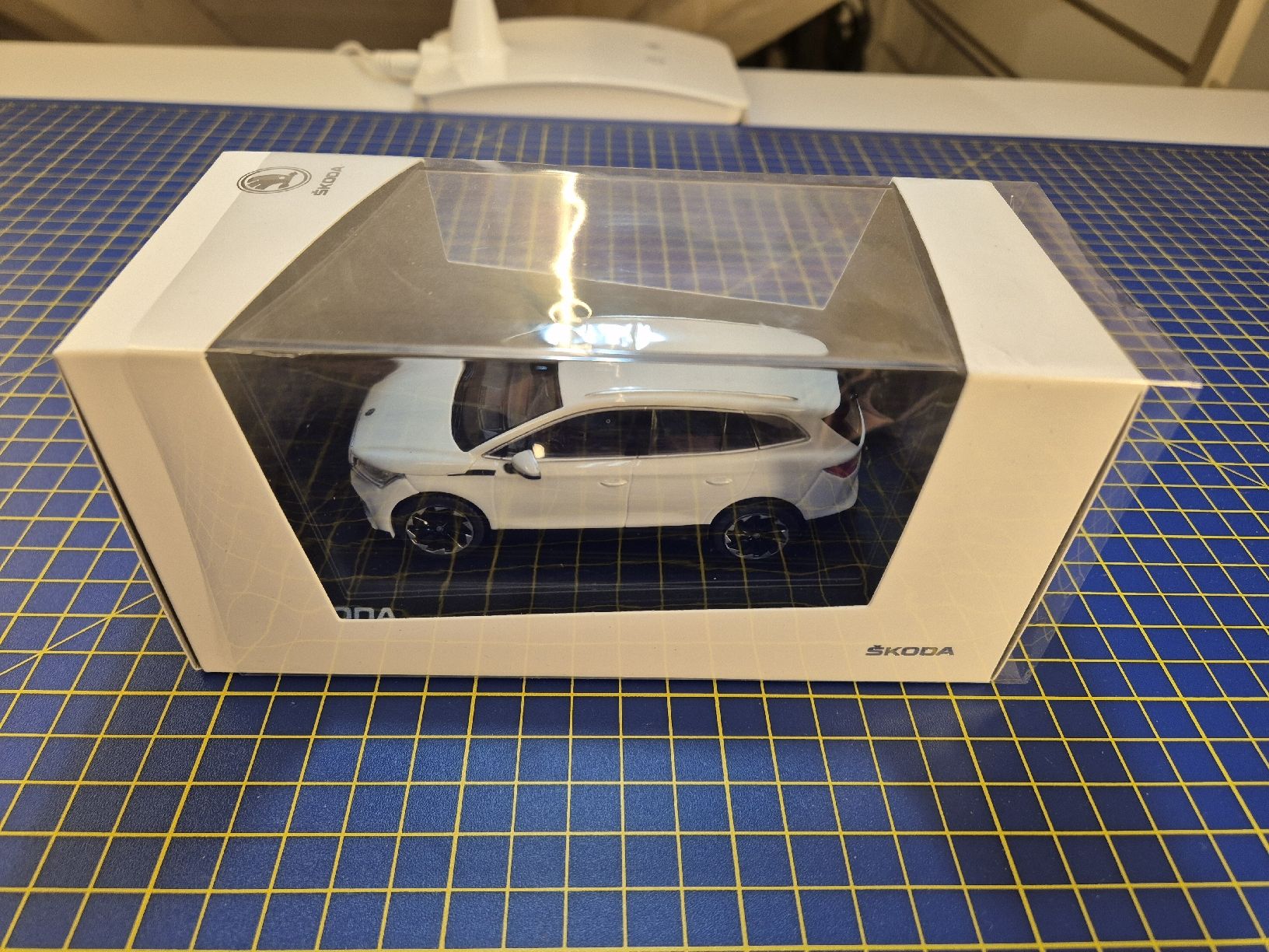 Skoda Modellini d'auto: Skoda Enyaq 1:43 – Nuovo e nell'imballaggio originale da Lachen SZ venduto da bow_wdl9