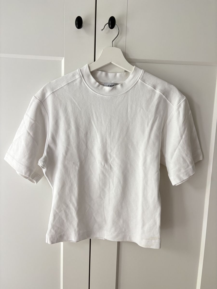 Cos T-Shirts: COS White T-Shirt Size S – Gebraucht aus Nyon von My_wardrobe 1