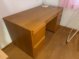 Schreibtisch