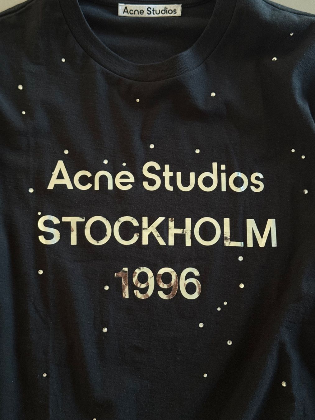 Acne Studios T-shirt: Acne Studios 1996 Edden Rhinestone Longsleeve Tshirt – Nuovo (secondo la descrizione) da Origlio venduto da sto_2pxf 2