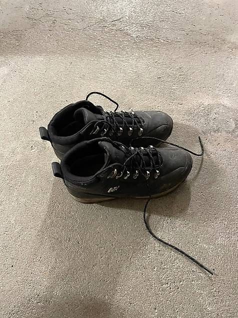 Scarpe da uomo: Schuhe Helly Hansen schwarz – Usato da Winterthur venduto da gin_t6y5