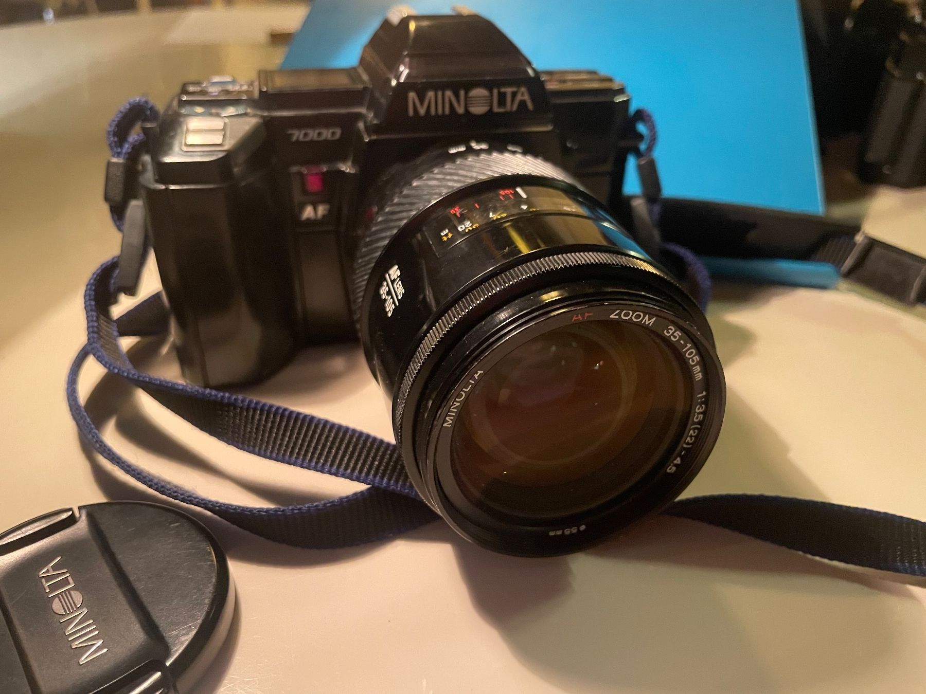 Minolta Fotocamera: Minolta 7000 AF Analog Kamera mit Objektiv – Usato da Embrach venduto da xenovolcano