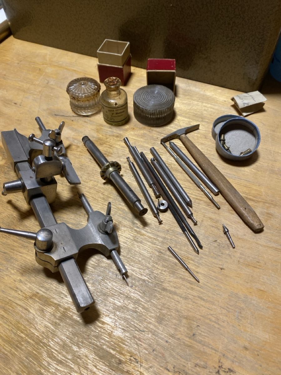 Tutti gli attrezzi: Outils d’horloger… – Usato da Corcelles NE venduto da Avossouhaits