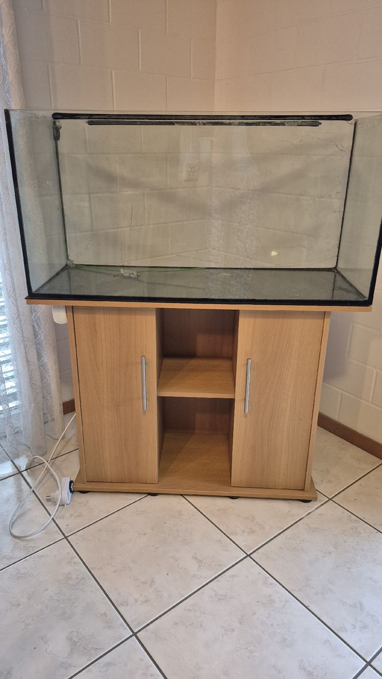 Schränke: Aquarium Unterschrank / Becken – Gebraucht aus Merligen von muss_haben