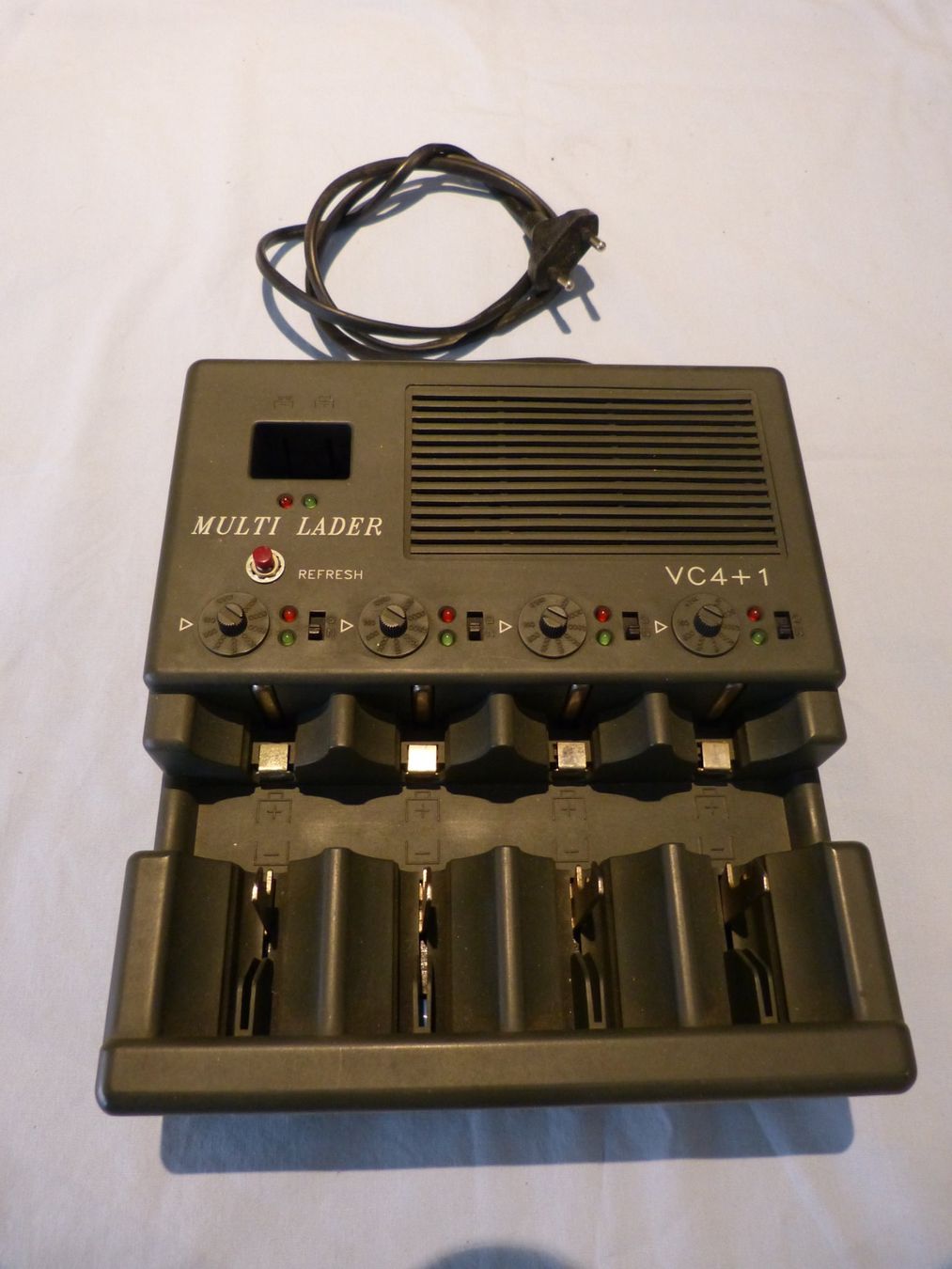 Caricatori & Batterie: Multi Lader VC4+1 Conrad Electronic Ladegerät – Usato da Lengnau BE venduto da AllerleiSUPER