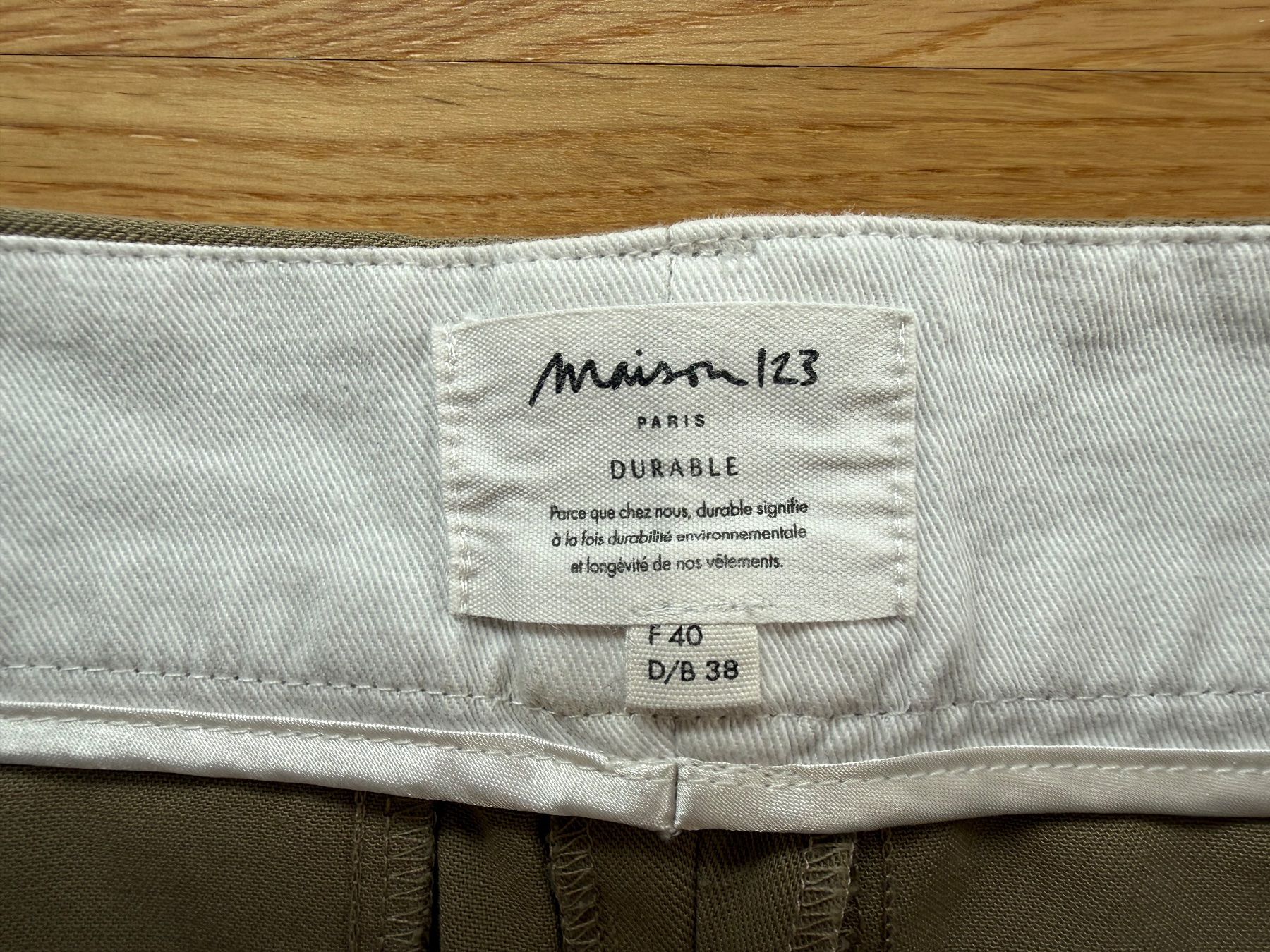 Maison 123 Pantaloni: Pantalon Maison 123 taille 40 beige – Usato da Lausanne venduto da ElVinche 2