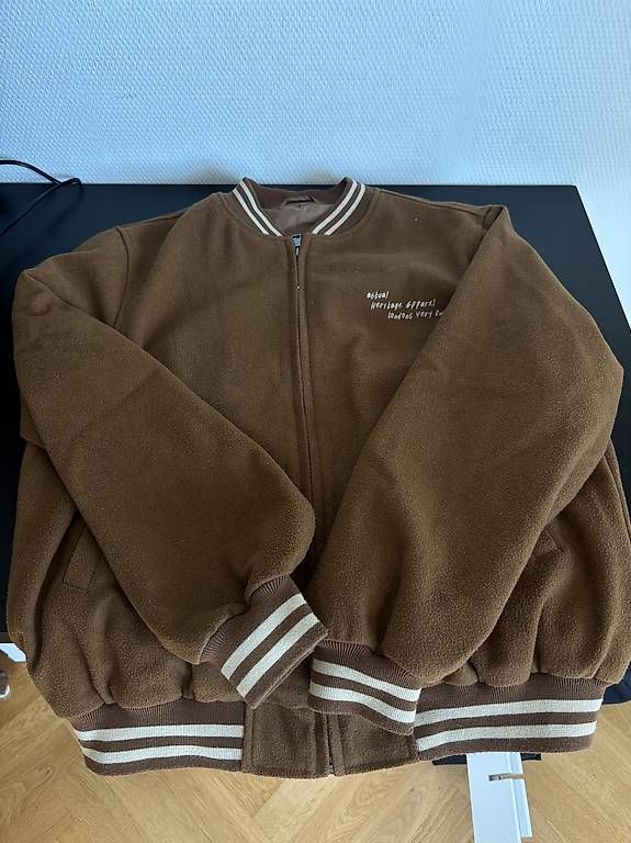 Asos Giacche: Collegejacke – Usato da Bottmingen venduto da phi_5pfs