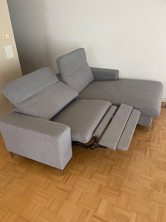 Sofas: Sofa, grau +  elektronisch – Gebraucht aus Obergösgen von randomly 2