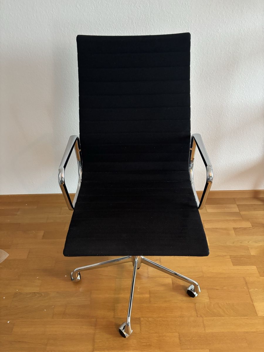 Vitra Sedie: Vitra Eames Aluminium Chair EA 119, Charles & Ray Eames – Usato da Zürich venduto da david-17 2