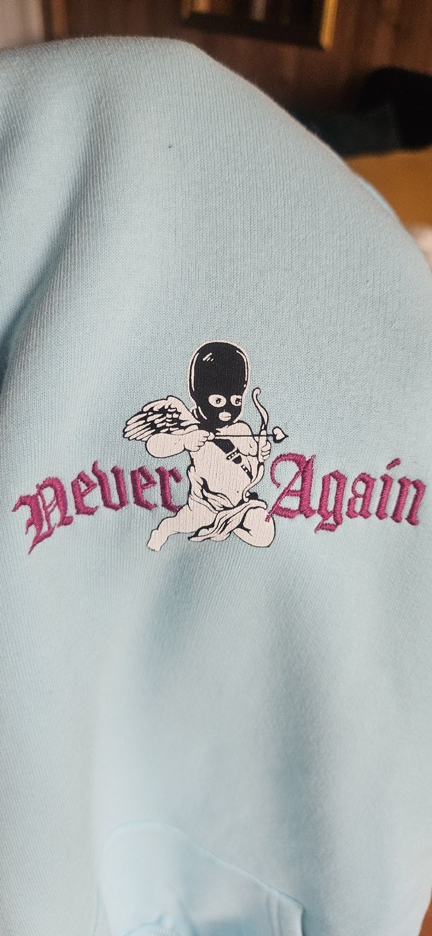 Pullover & Sweatshirts: Light blue hoodie with "Never Again" print, size S – Gebraucht aus Rosshäusern von Heldin01 1
