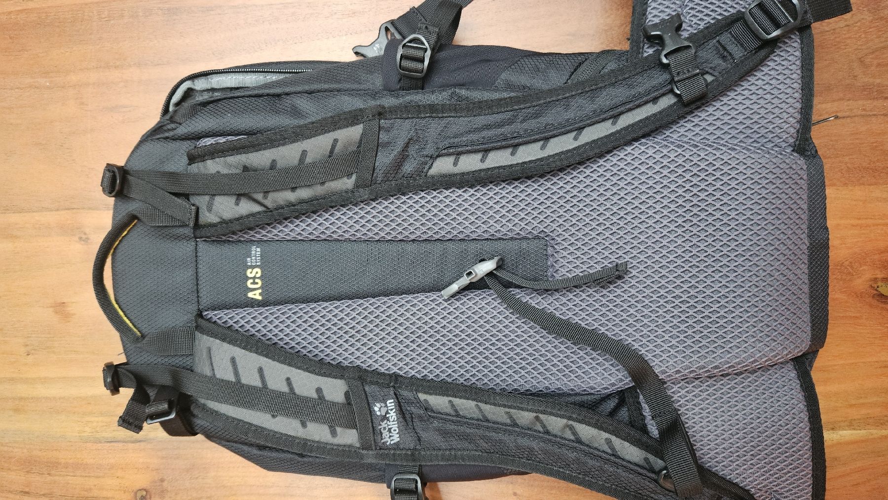 Jack Wolfskin Zaini: Jack Wolfskin Rucksack 22l mit Regenhülle – Nuovo (secondo la descrizione) da Schaffhausen venduto da apa_7xt7 2
