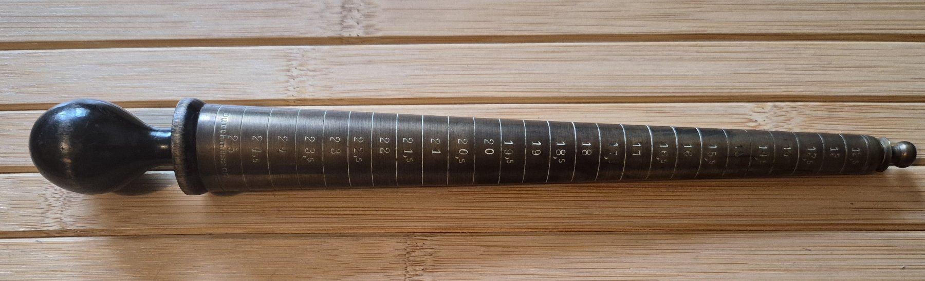 Tutti gli attrezzi: Antikes Ringmass - Ringstock - Ringmesser – Usato da Basel venduto da Kurioses 1