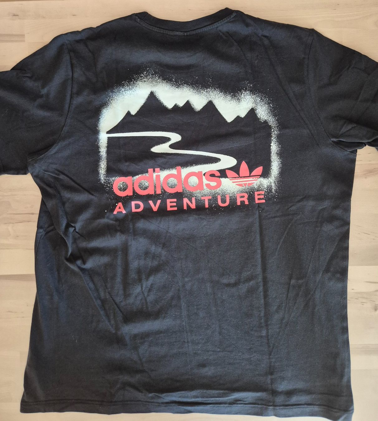 Adidas T-shirt: Adidas Adventure Oversized Shirt – Usato da Trogen venduto da Monk3yWear 1