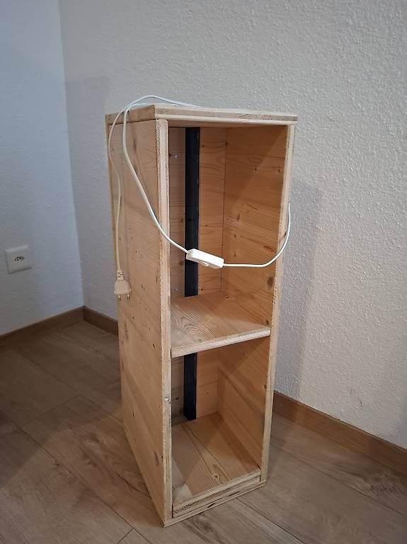 Scaffali: Holzmöbel, DVD etc. beleuchtet – Usato da Näfels venduto da rahel.___ 1
