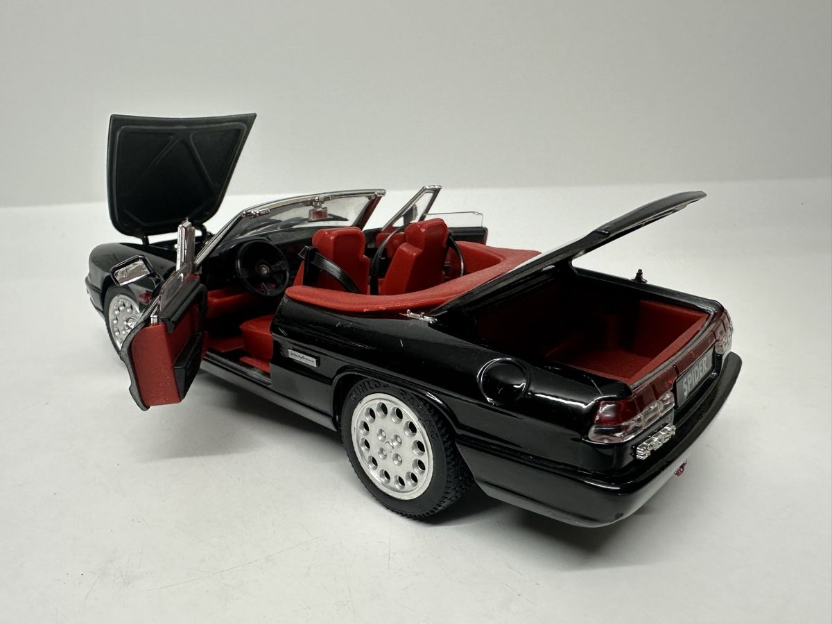 Jouef Modellini d'auto: Alfa Romeo Spider 1:18, schwarz, JOUEF EVOLUTION – Usato da Zofingen venduto da rf9_x2xt 4