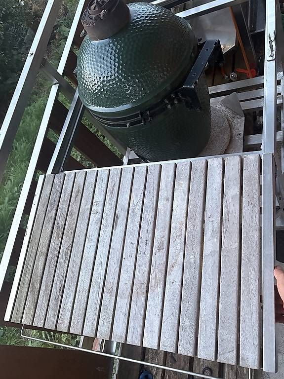 Griglie: Green Egg mit Ablageplatz, rollbar.  – Difettoso da Steinmaur venduto da Klound