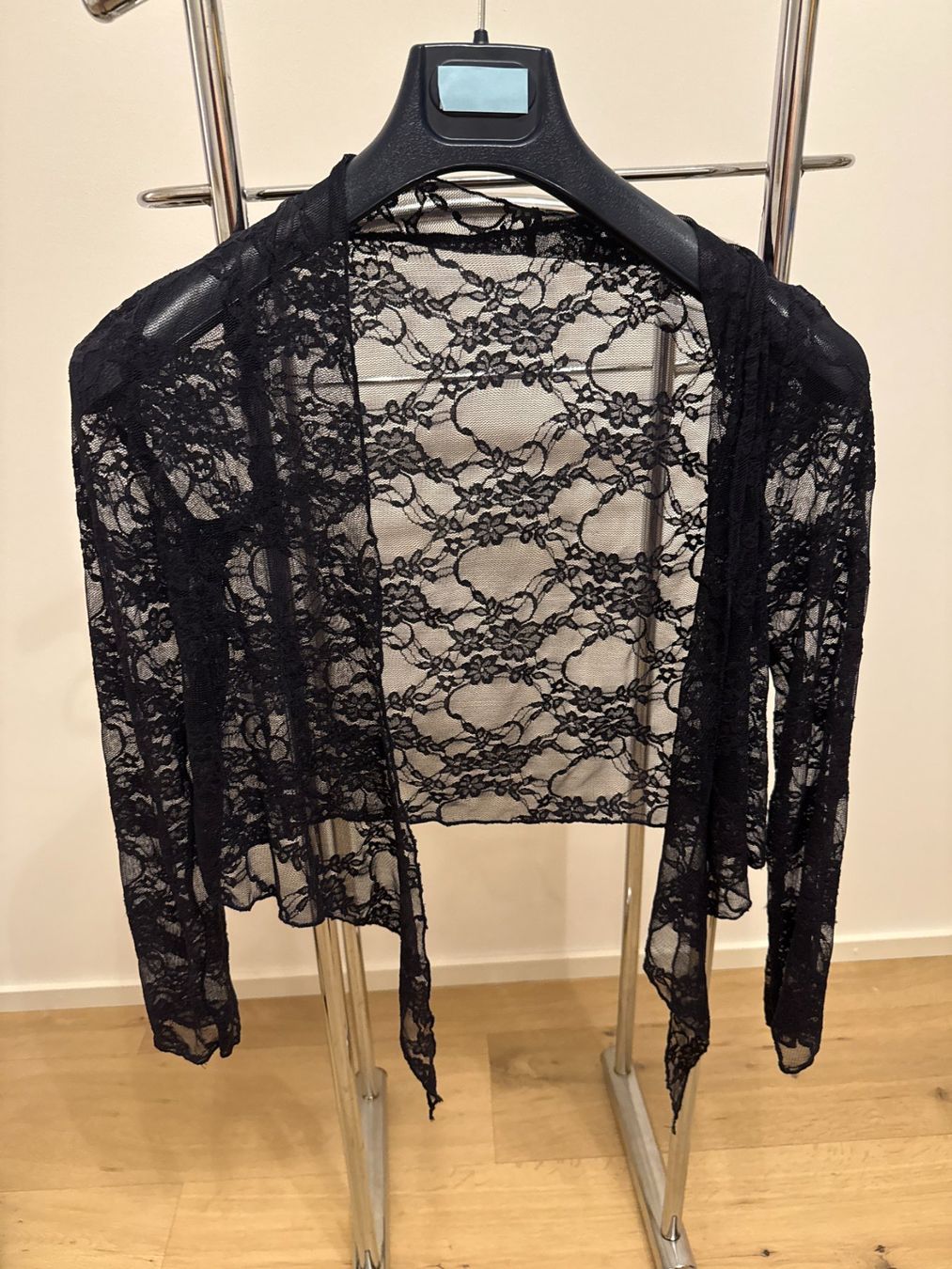 Giacche: Schwarze Spitzenjacke – Nuovo (secondo la descrizione) da Fällanden venduto da ala_k7vk