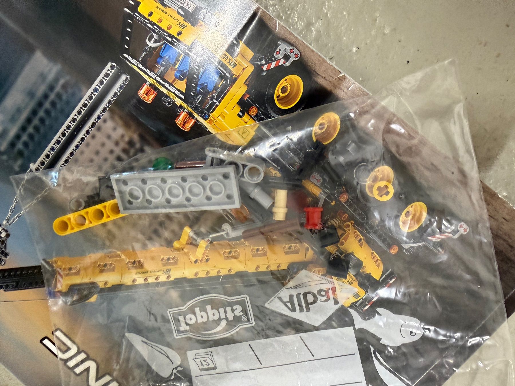 Lego Jouets: Lego Technik Bagger und Krahn +gratis Auto – D'occasion à Winterthur par mj1_kcd8 2