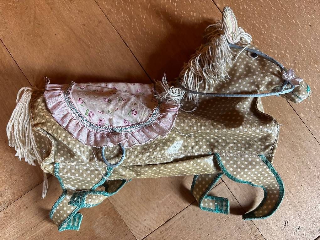 Astucci : Etui Pferd gebraucht (leer) – Usato da Thun venduto da Lupinmela