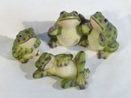 charmante kleine Froschgruppe aus Keramik