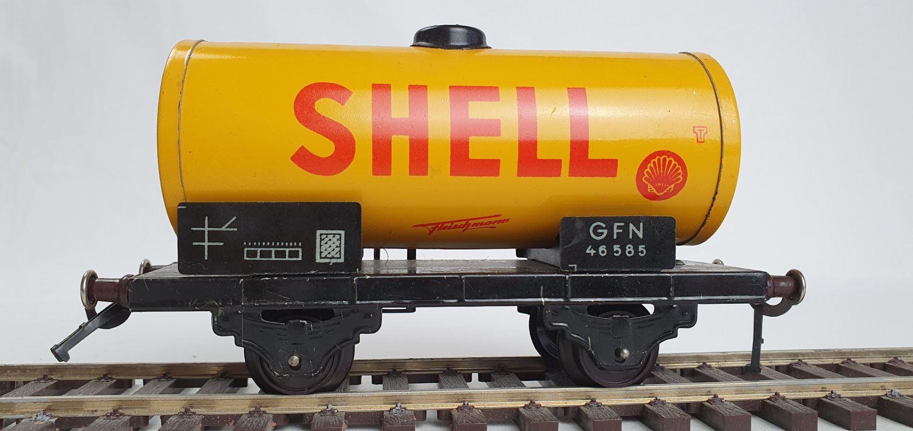 Fleischmann Modelleisenbahnen: Fleischmann GFN DRG/DB Kesselwagen "Shell", Spur 0/Blech – Gebraucht aus Seon von voAllBah 1