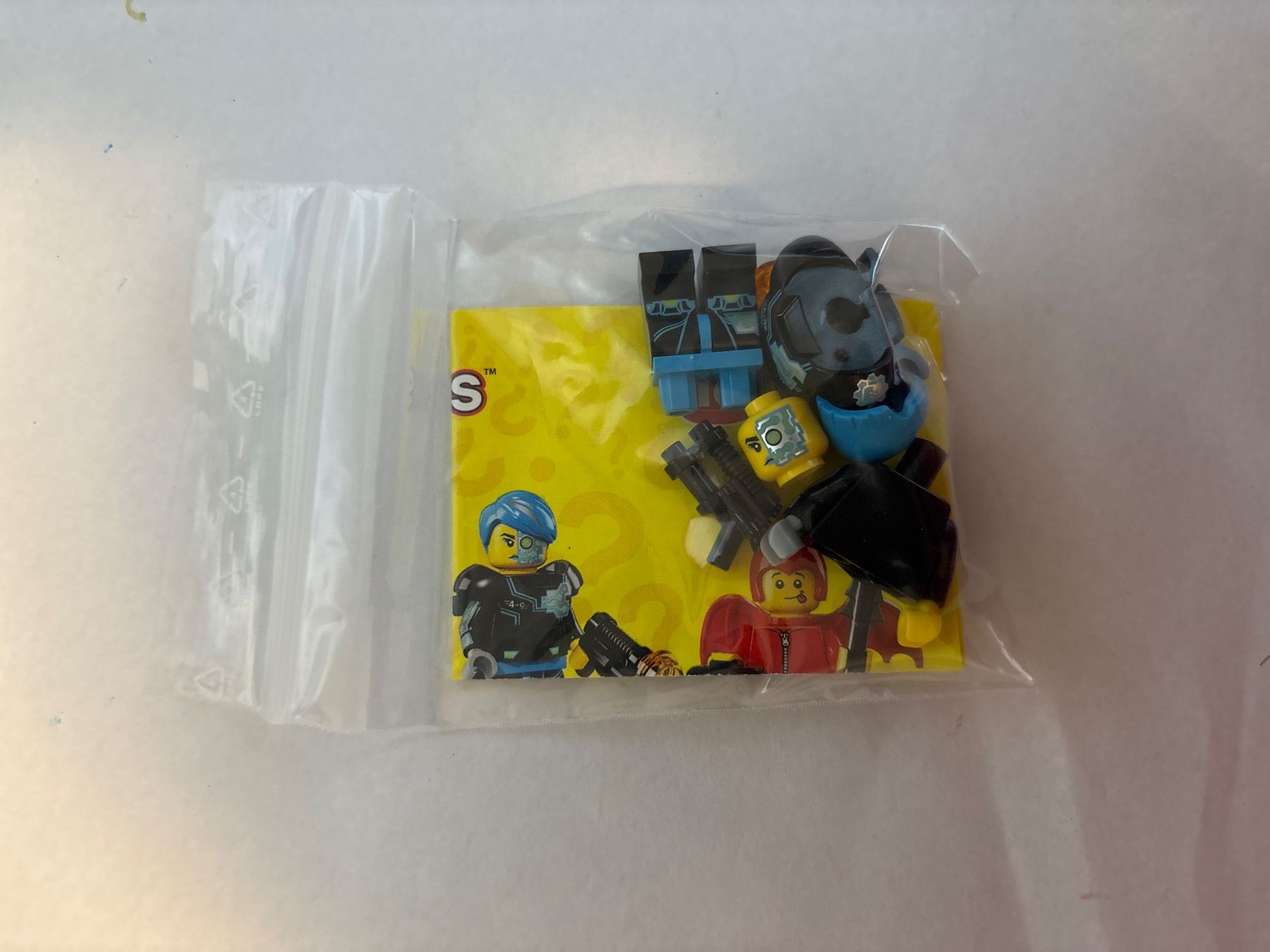 Lego Statuette: Lego - Minifiguren Serie 16 - Cyborg – Usato da Seuzach venduto da SawyerKingwood 1