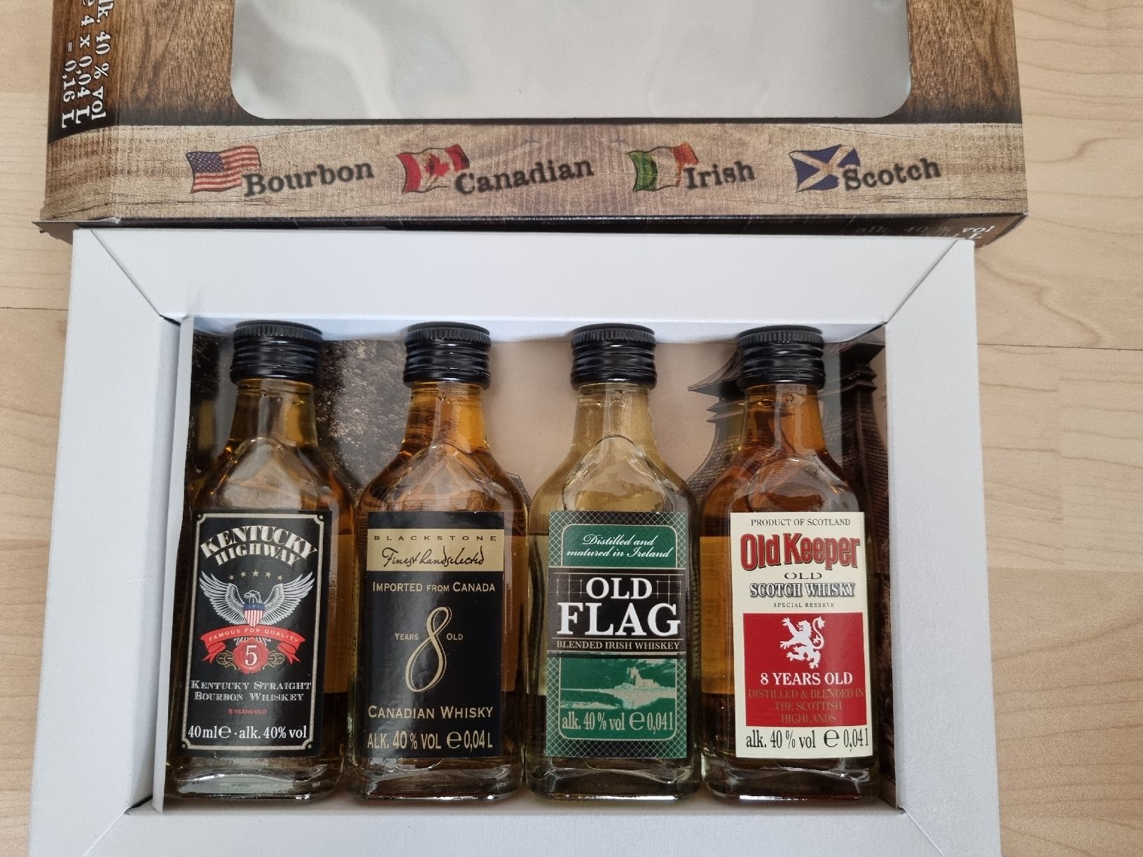 Bevande alcoliche: Mini-Whiskyflaschen aus 4 Ländern – Nuovo e nell'imballaggio originale da Ostermundigen venduto da aydin014 1