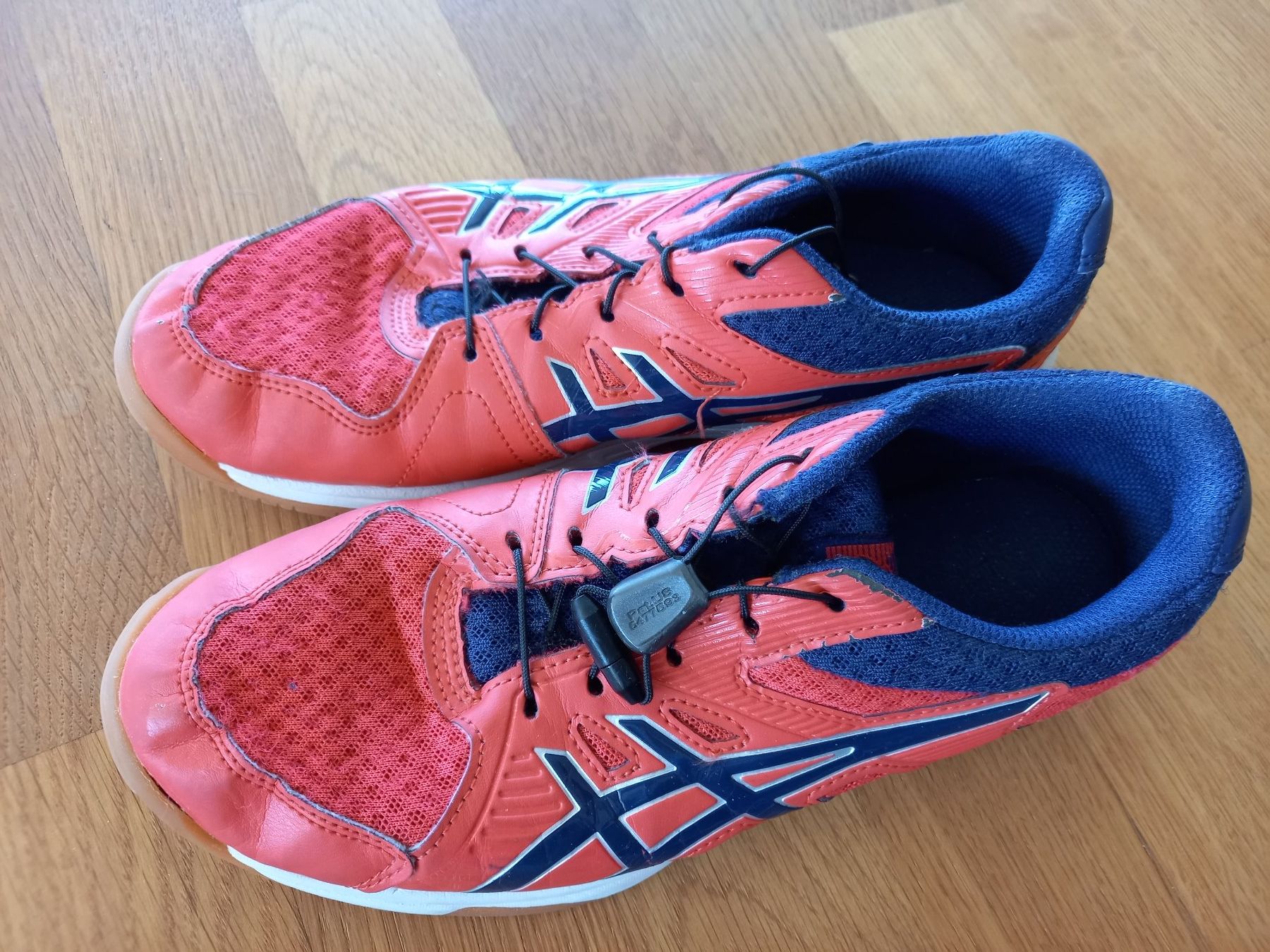 Asics Scarpe da uomo: Asics Hallenturnschuhe Gr. 38 – Usato da Luzern venduto da latinaluna