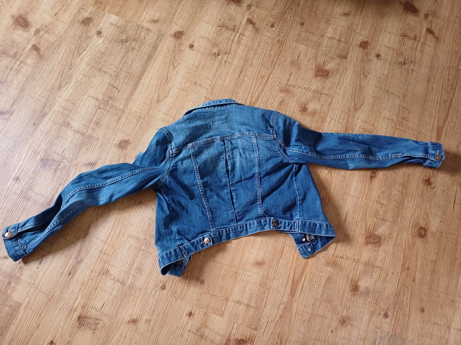 Jacken: Jeansjacke – Gebraucht aus Diessenhofen von cha_hn9x 1