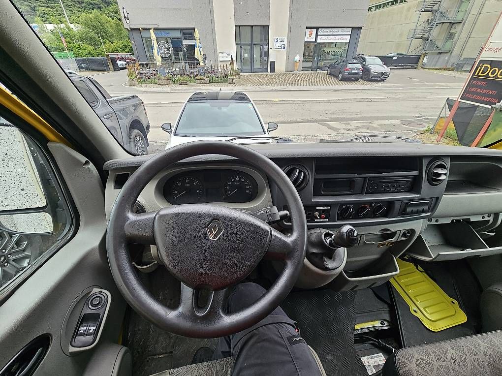 Véhicules utilitaires: Renault Master T35 2.5 DCi – D'occasion à Mezzovico par Eurocarsa 3