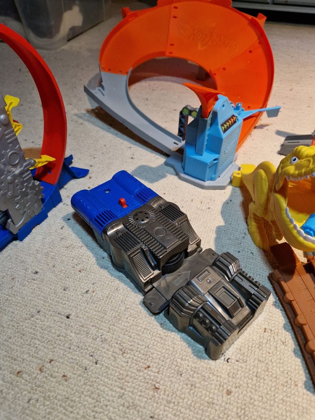 Hot Wheels Giocattoli: Hotwheels Bahn mit Loopings und mehr – Usato da Stallikon venduto da Schneeule 4