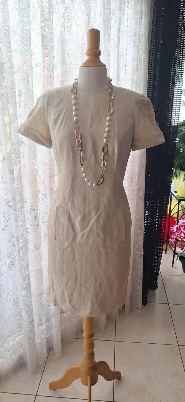 Vestiti: Robe beige Vintage 34-36 – Usato da St-Triphon venduto da Jldr0