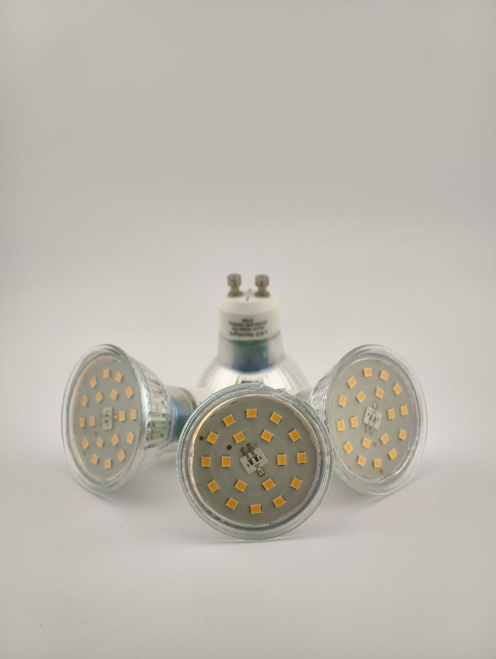 Lampade: 4x GU10 LED Spotlights Warm White 2700K 5W – Usato da Uster venduto da TOPPRICEE
