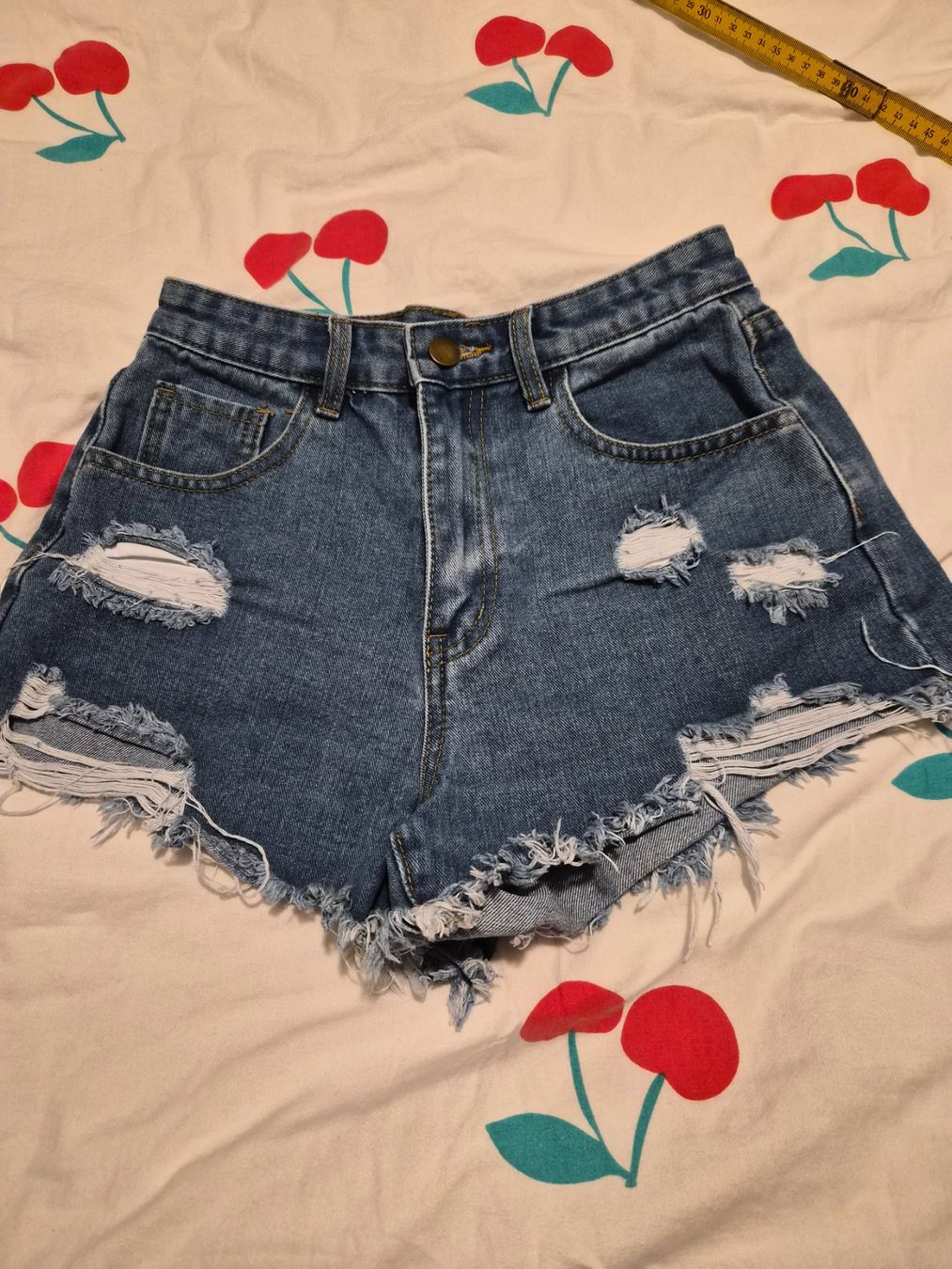 Pantaloni: Jeans shorts gr xs – Nuovo (secondo la descrizione) da Dietikon venduto da Eleda